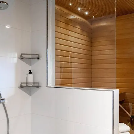 Prázdninový dům Kaunis Ja Tilava Koti 300m2 Sauna Ja Iso Piha