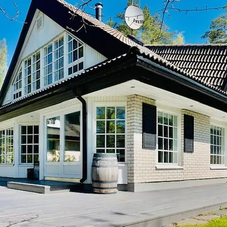 Kaunis Ja Tilava Koti 300m2 Sauna Ja Iso Piha 펜션