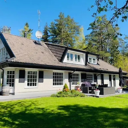 Kaunis Ja Tilava Koti 300m2 Sauna Ja Iso Piha